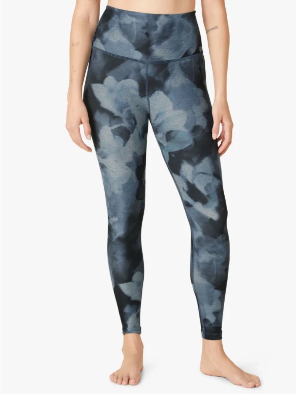 Beyond Yoga SoftMark Caught In The Midi High Waisted Floral Leggings. Sk15